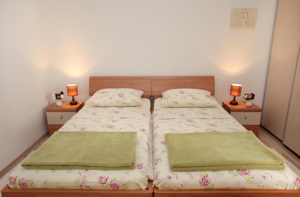 Room Mira Трогир Экстерьер фото