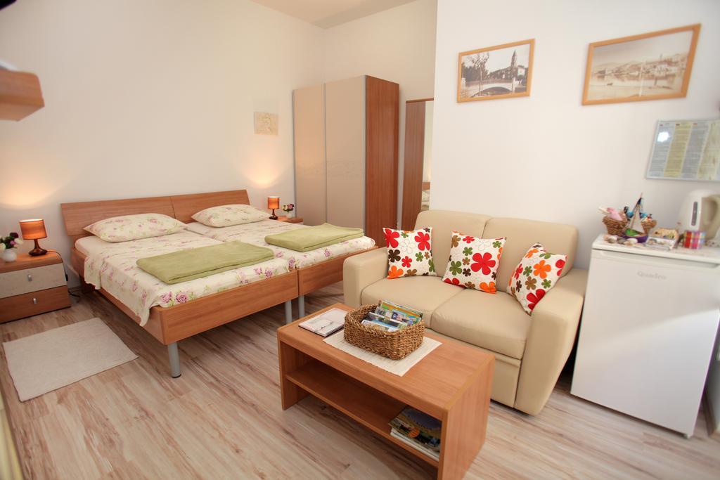 Room Mira Трогир Экстерьер фото