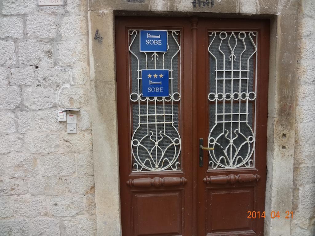 Room Mira Трогир Экстерьер фото